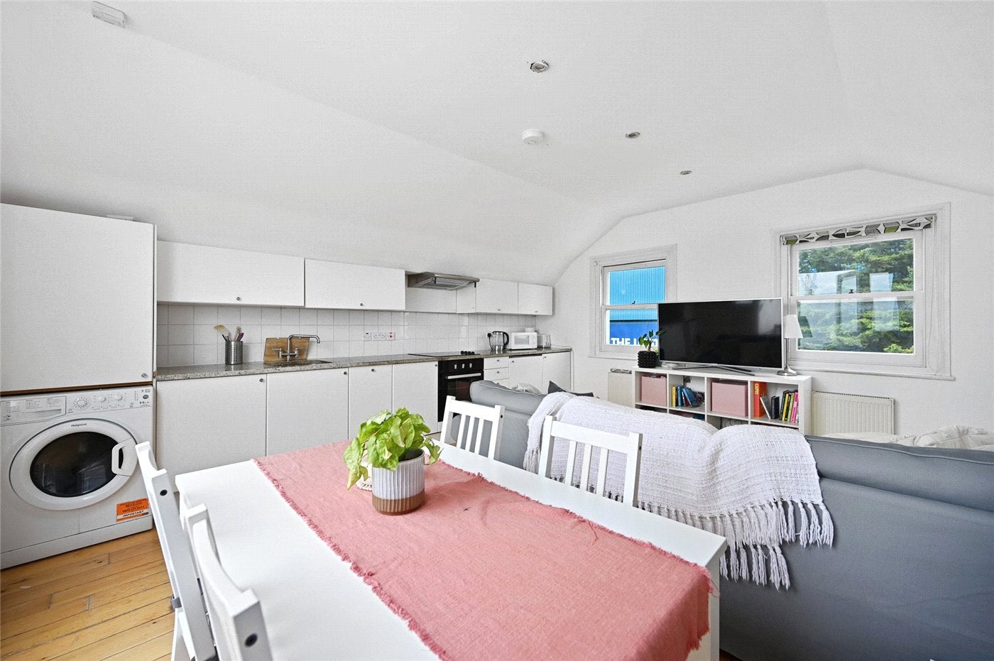 Flat Loftus Road in Greater London