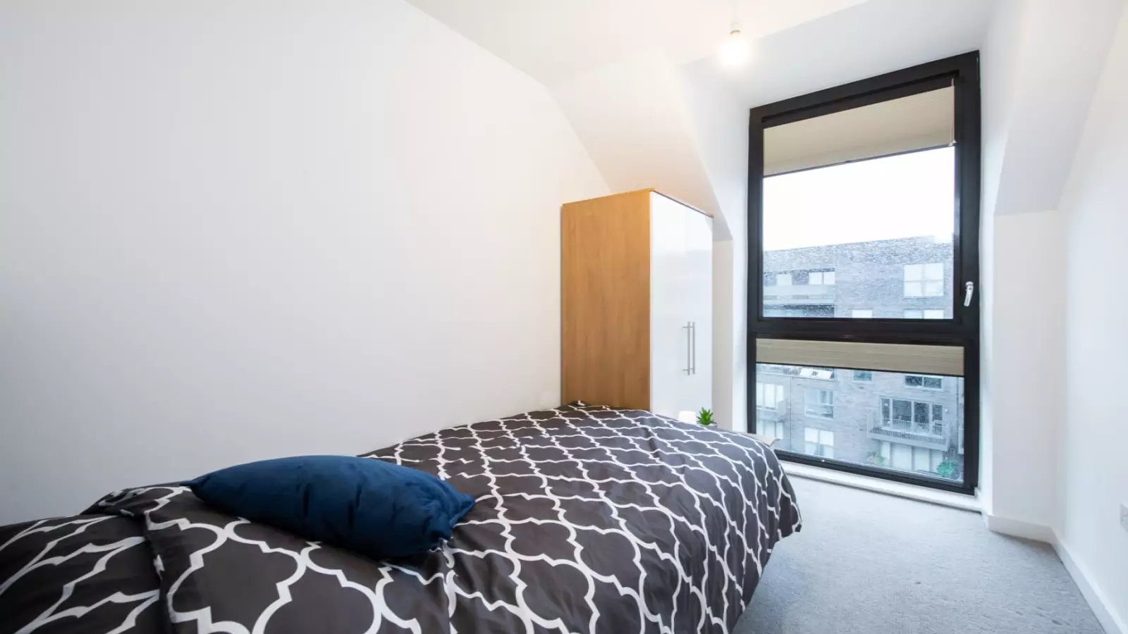Room Forrester Way in Greater London
