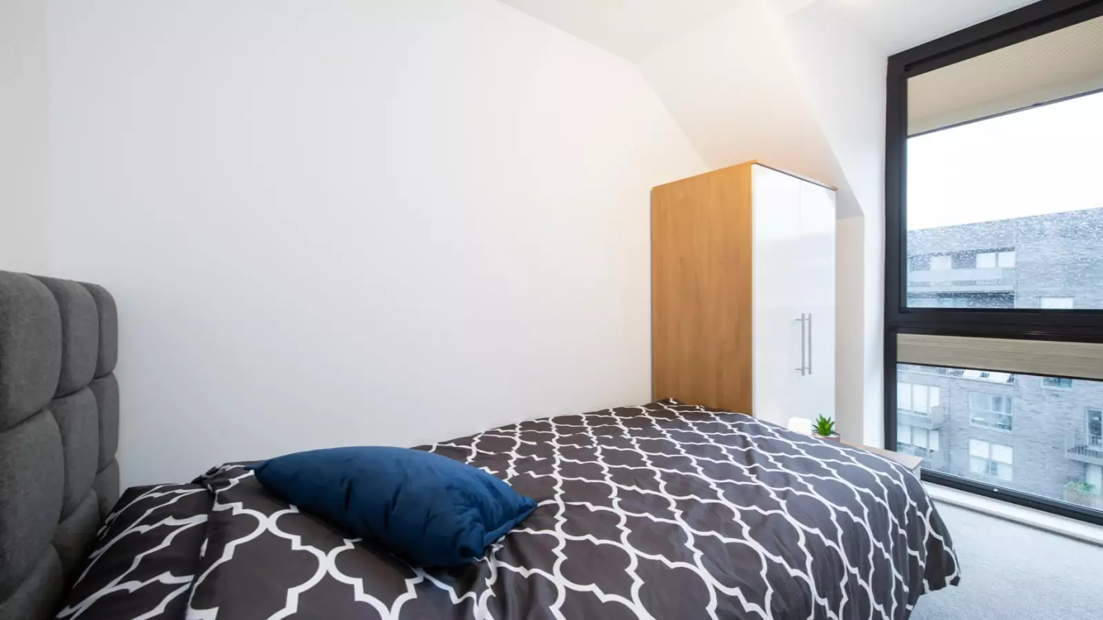 Room Forrester Way in Greater London