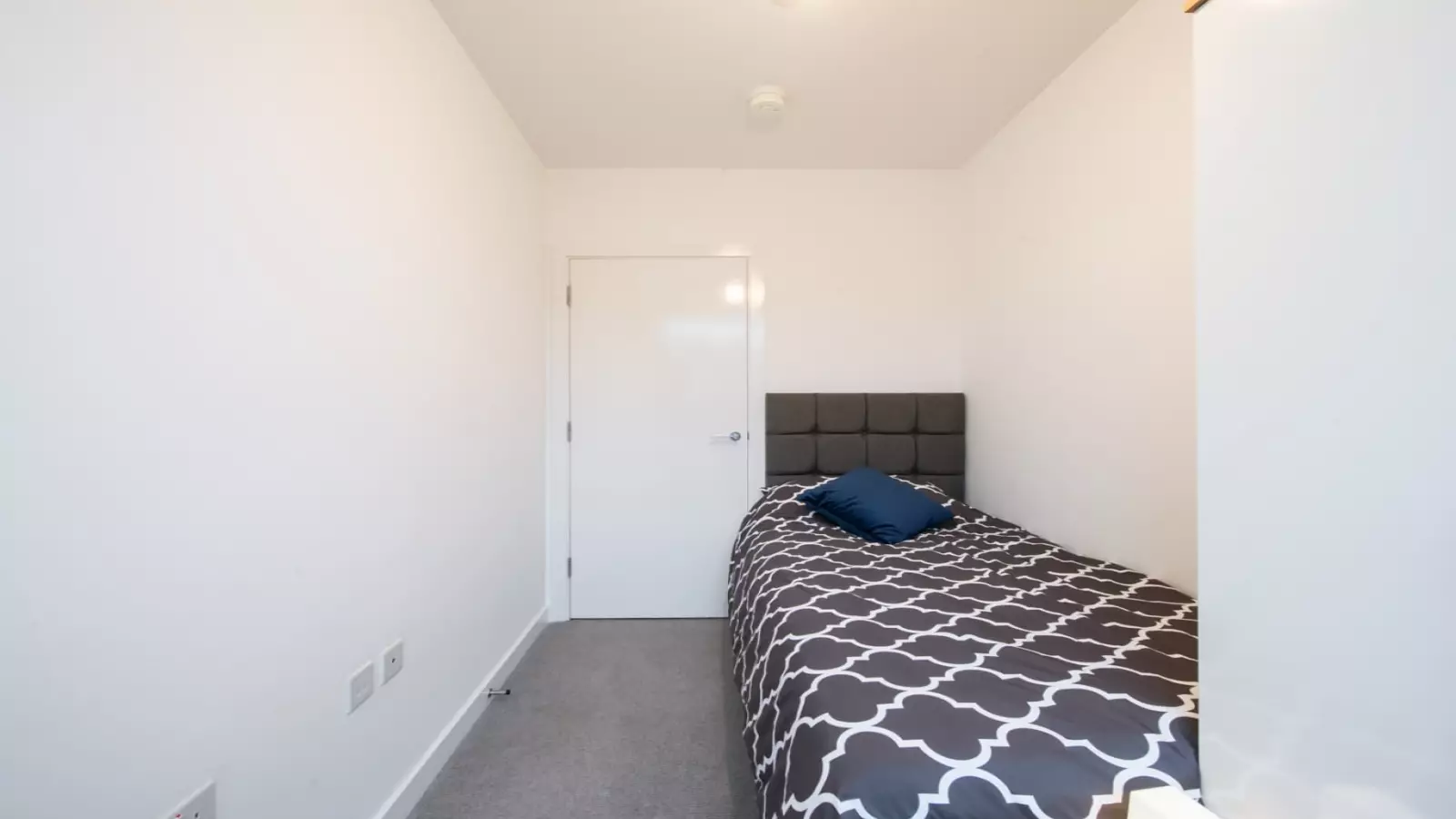Room Forrester Way in Greater London