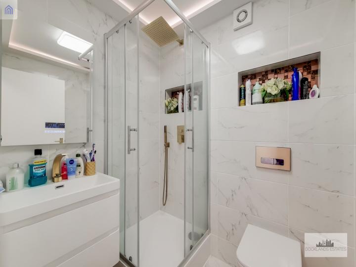 Flat Prestons Road in Greater London