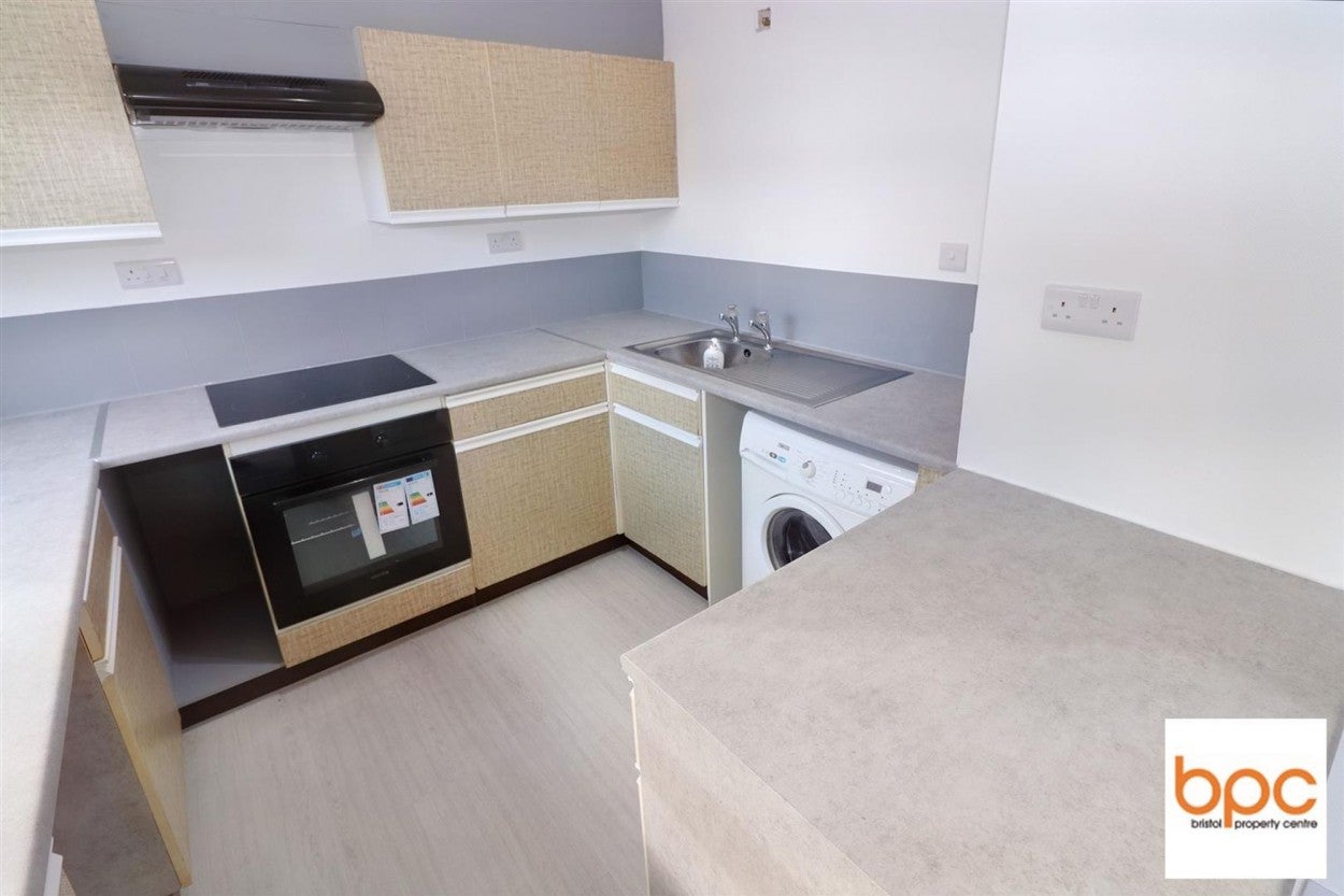 Flat Fontana Close in Oldland Common