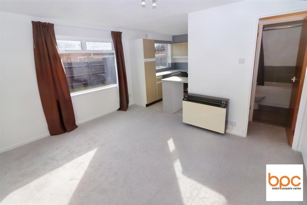 Flat Fontana Close in Oldland Common