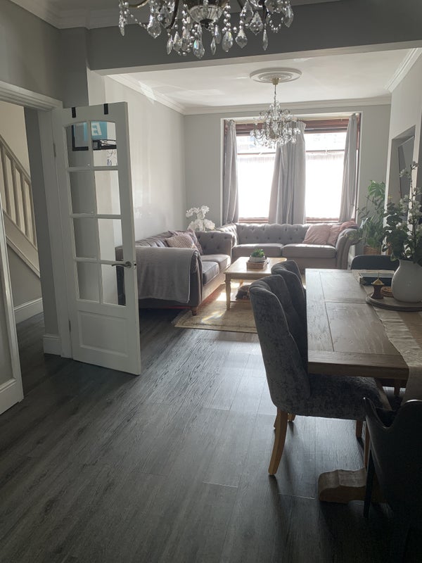 Room Tilbury Road in Greater London