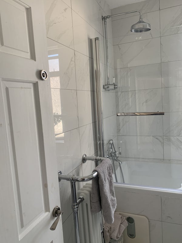 Room Tilbury Road in Greater London