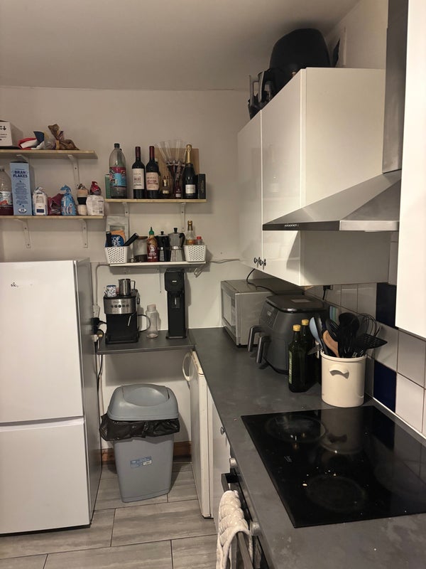 Room Field Road in Greater London
