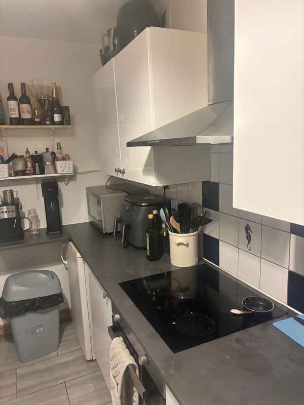 Room Field Road in Greater London