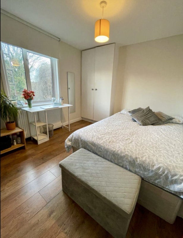 Flat Killyon Terrace in Greater London