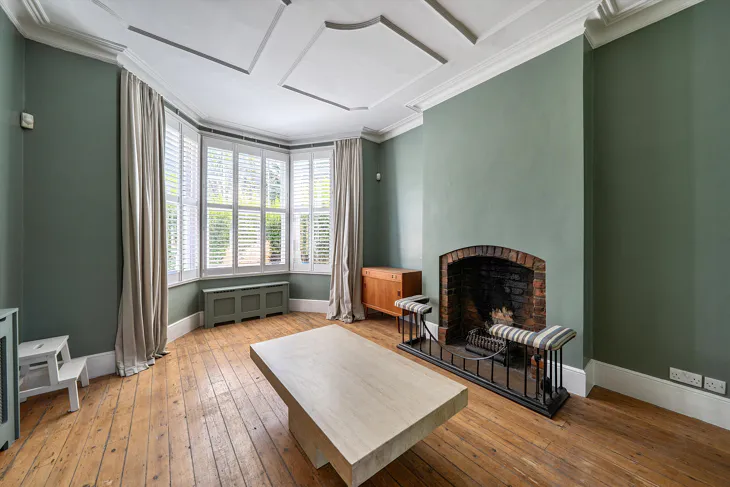 House Summerfield Avenue in Greater London