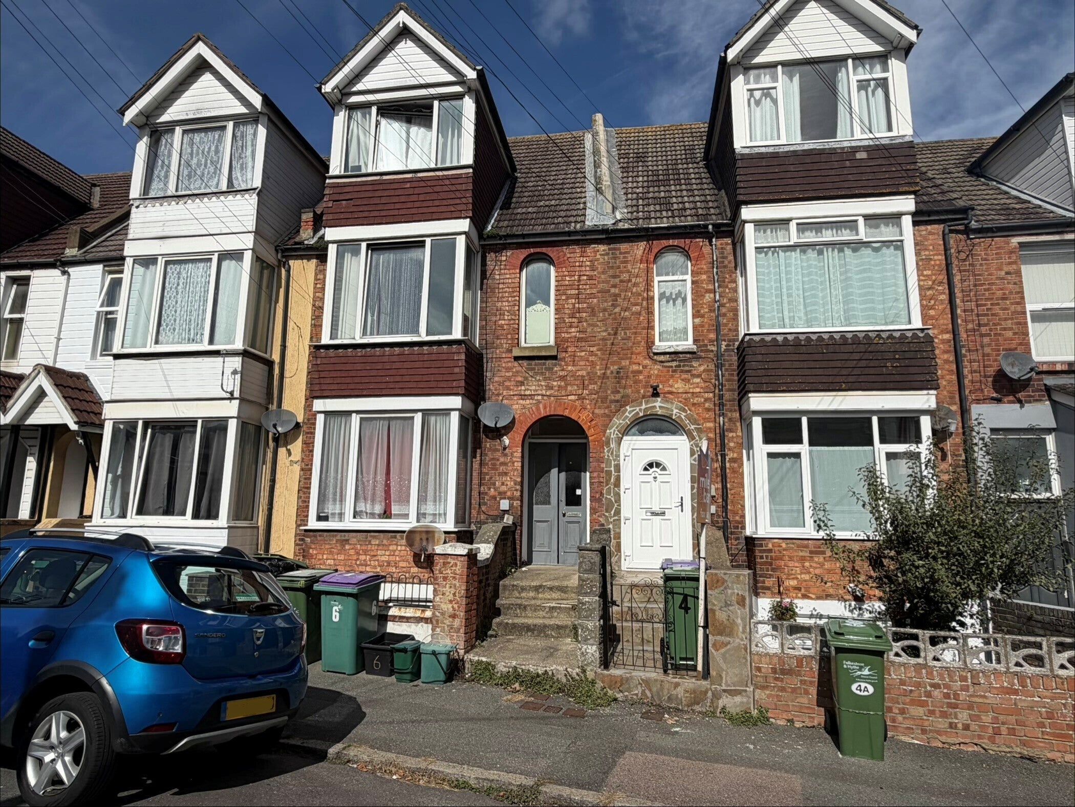 Flat Broadmead Road in Folkestone and Hythe District