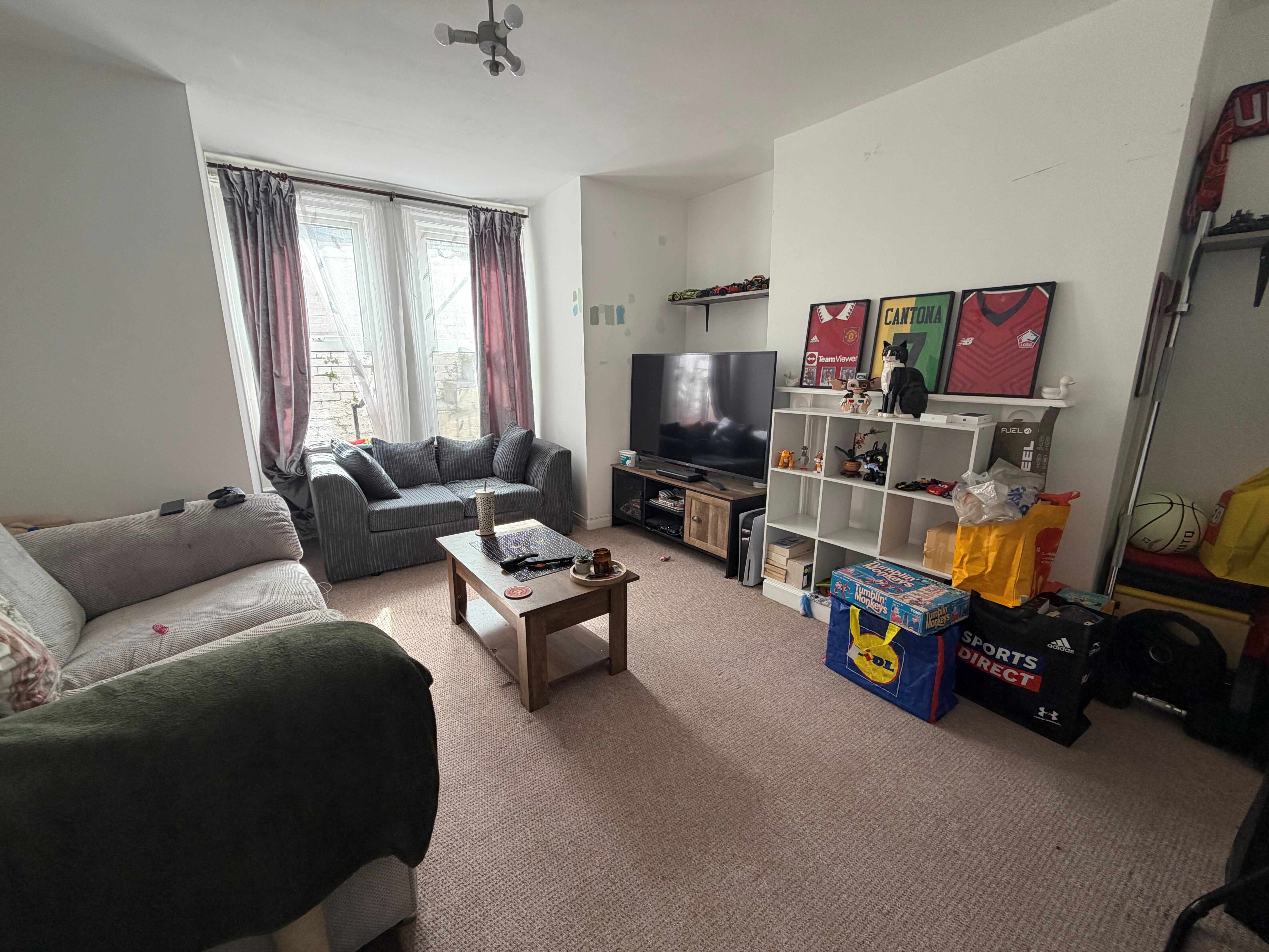 Flat Broadmead Road in Folkestone and Hythe District