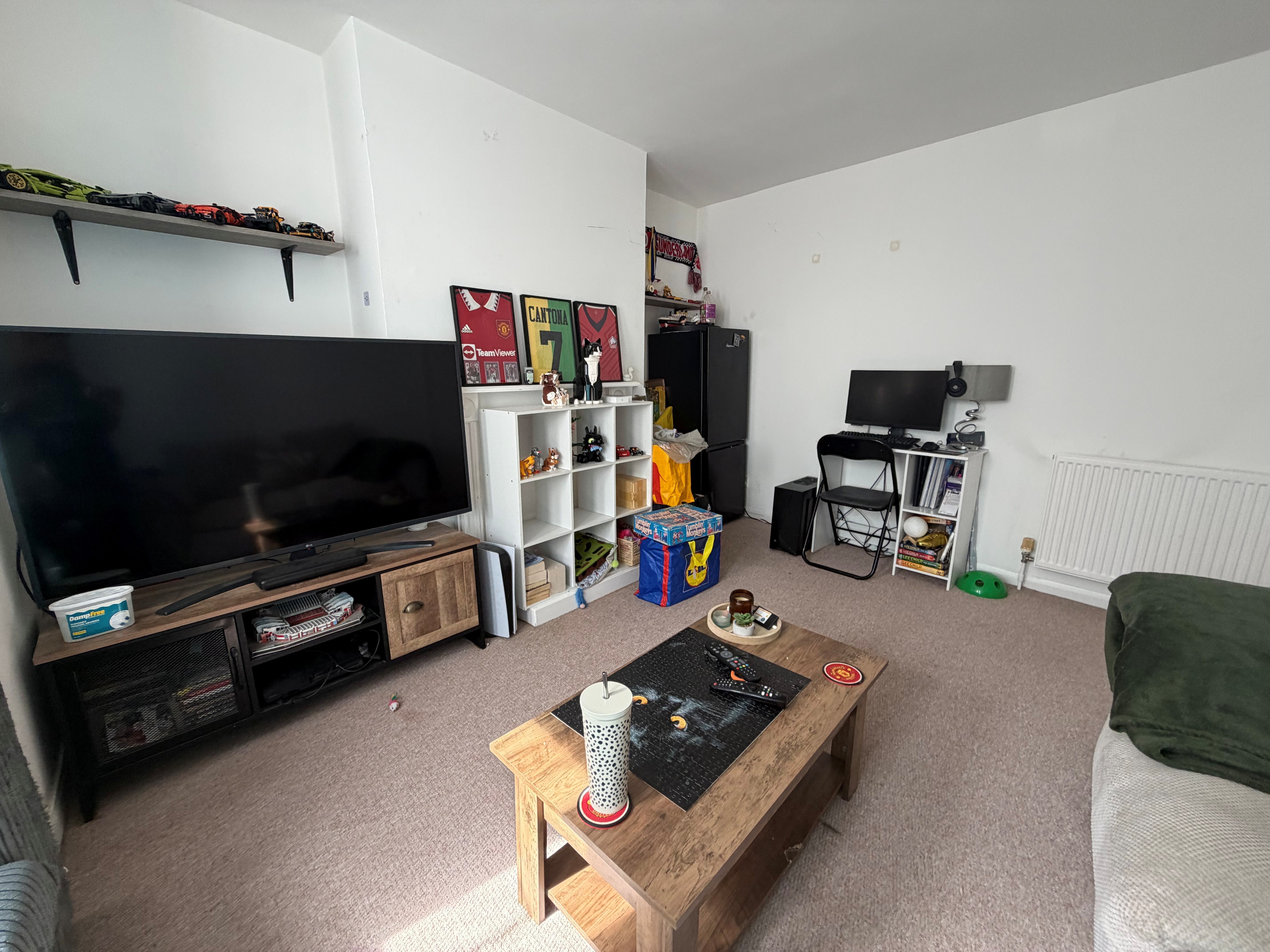 Flat Broadmead Road in Folkestone and Hythe District