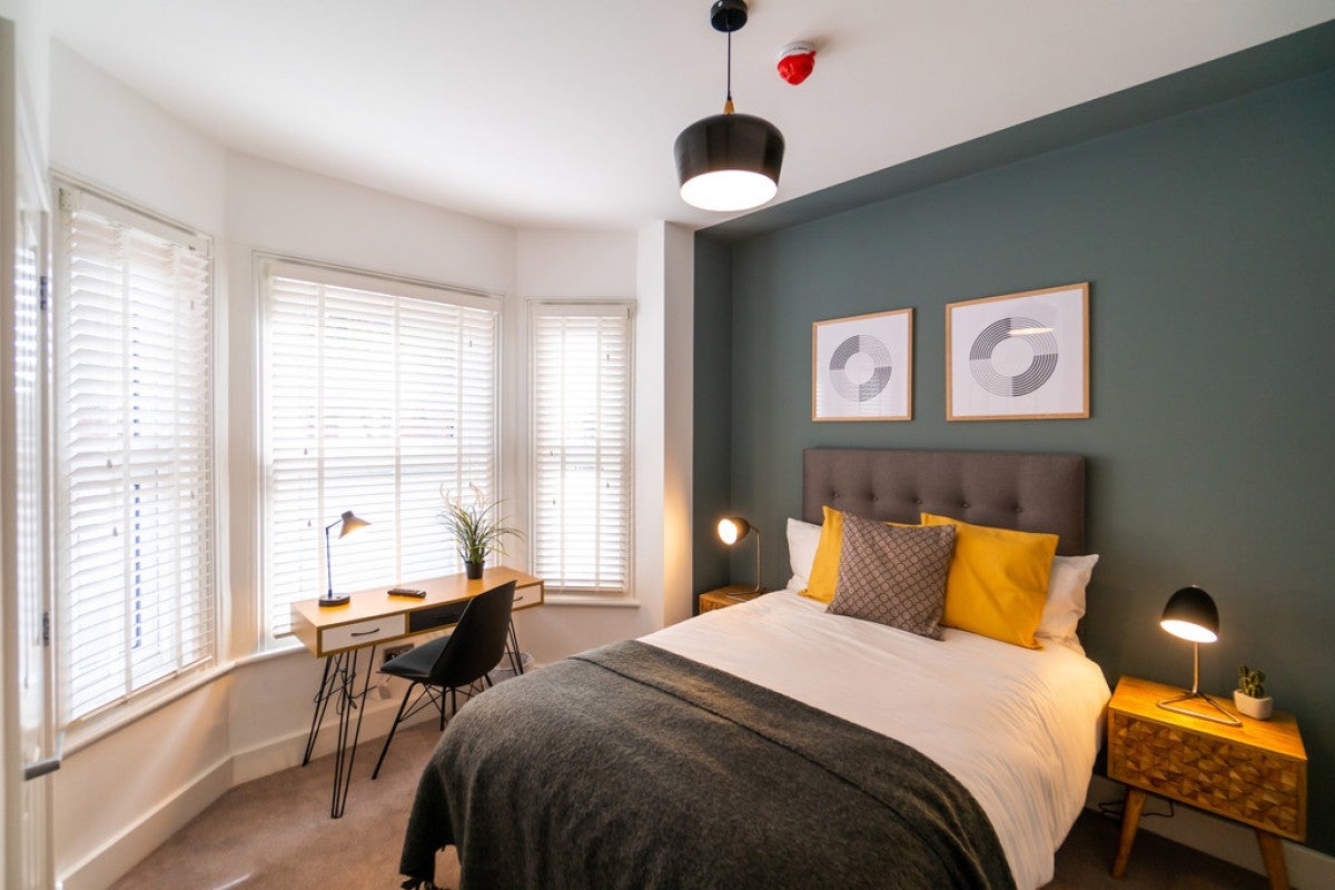 Room Wantage Road in Reading