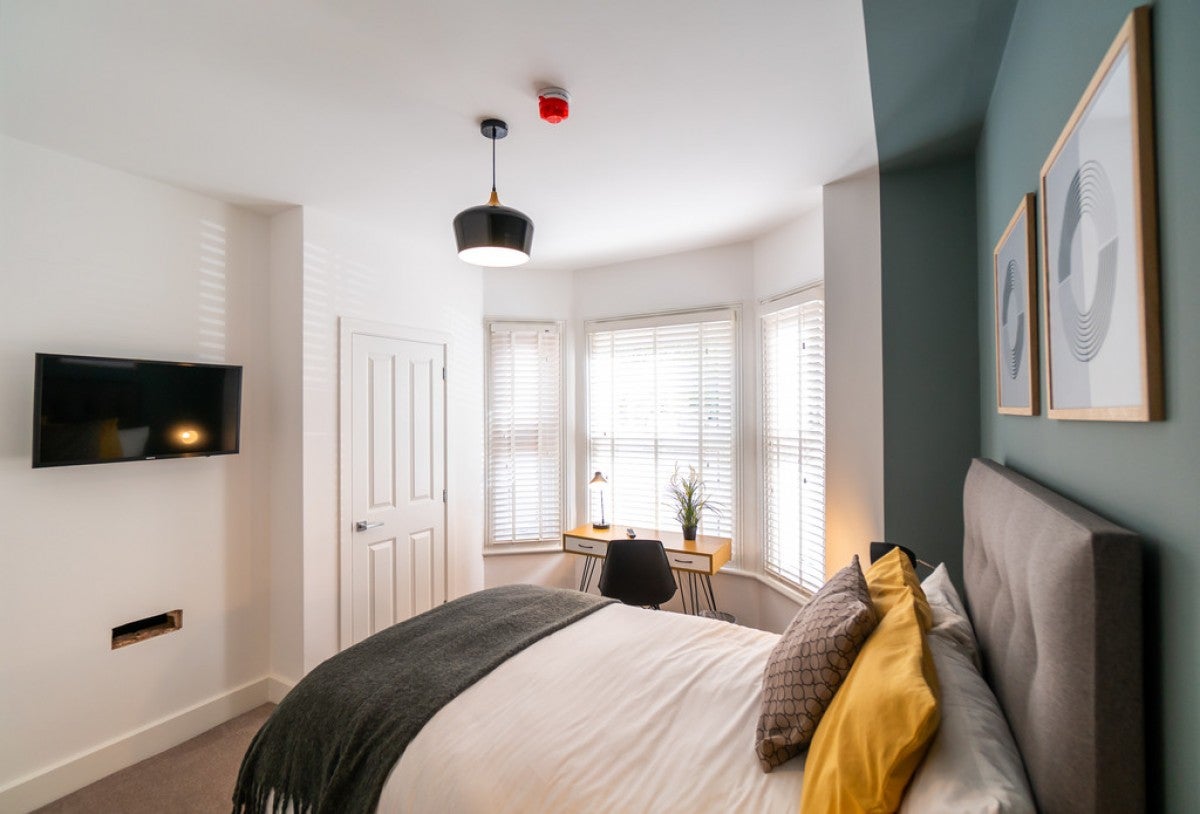 Room Wantage Road in Reading