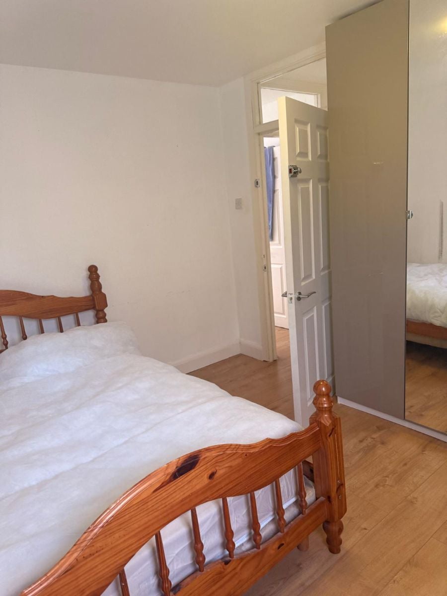 Flat Weald Lane in Greater London