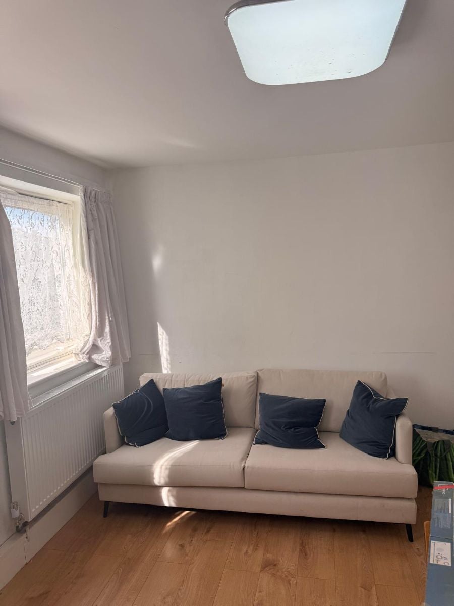 Flat Weald Lane in Greater London