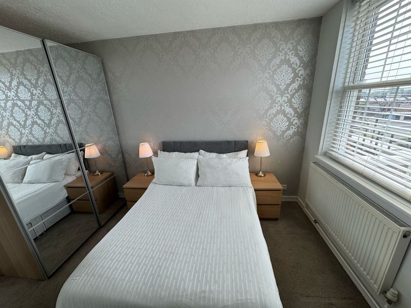 Flat Becklow Gardens in Greater London