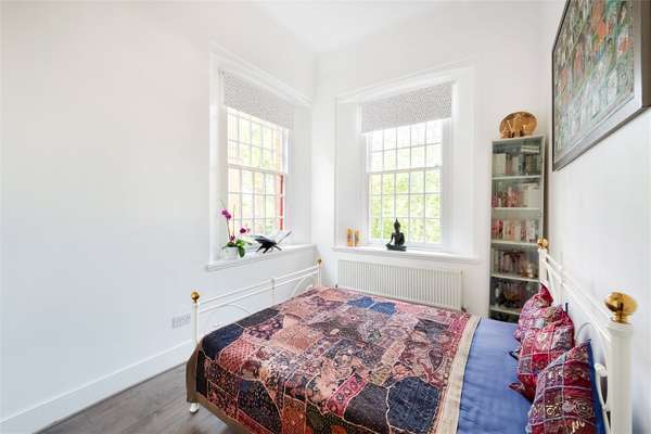 Flat FitzHerbert Walk in Greater London