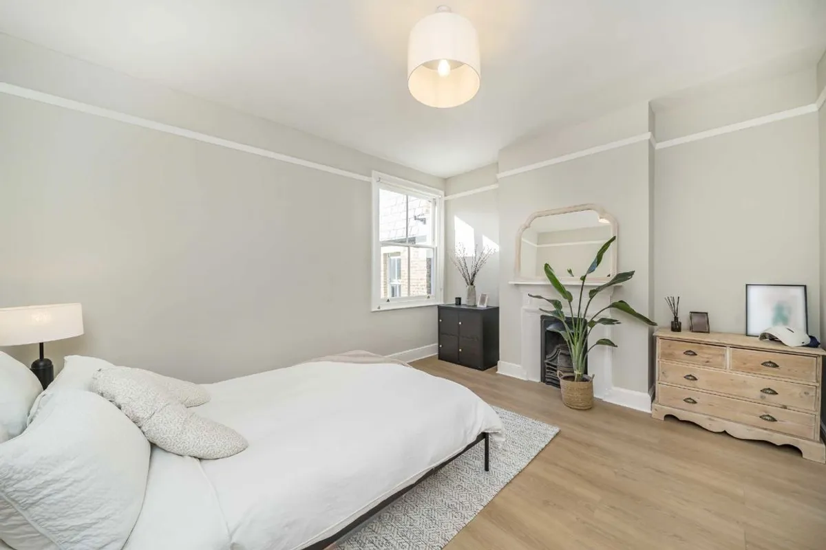 Flat Swaby Road in Greater London