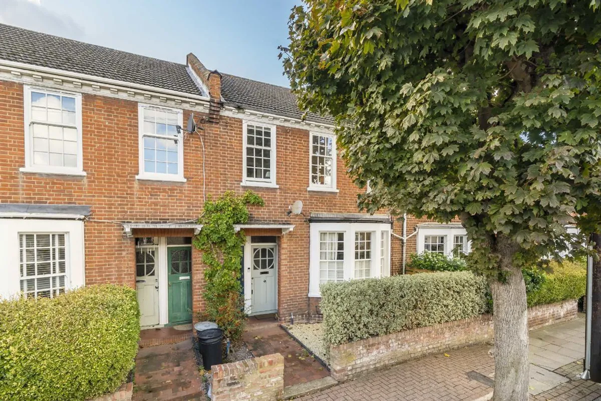 Flat Swaby Road in Greater London