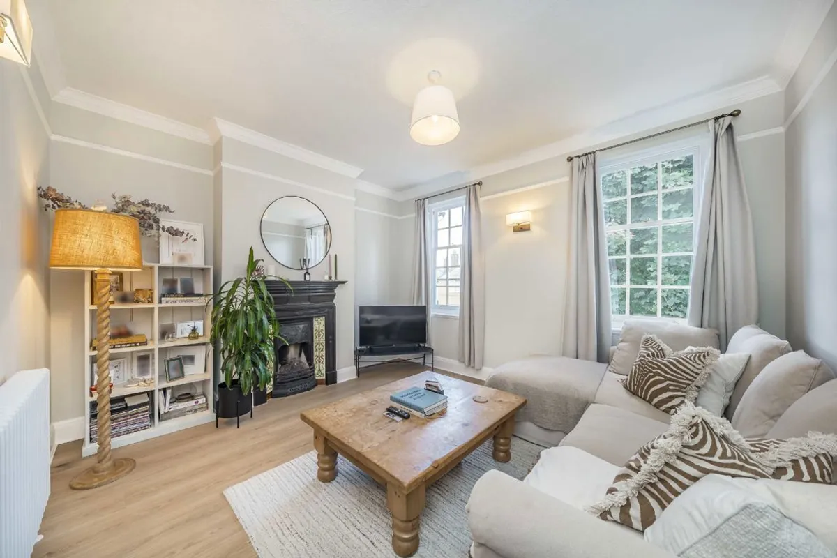 Flat Swaby Road in Greater London