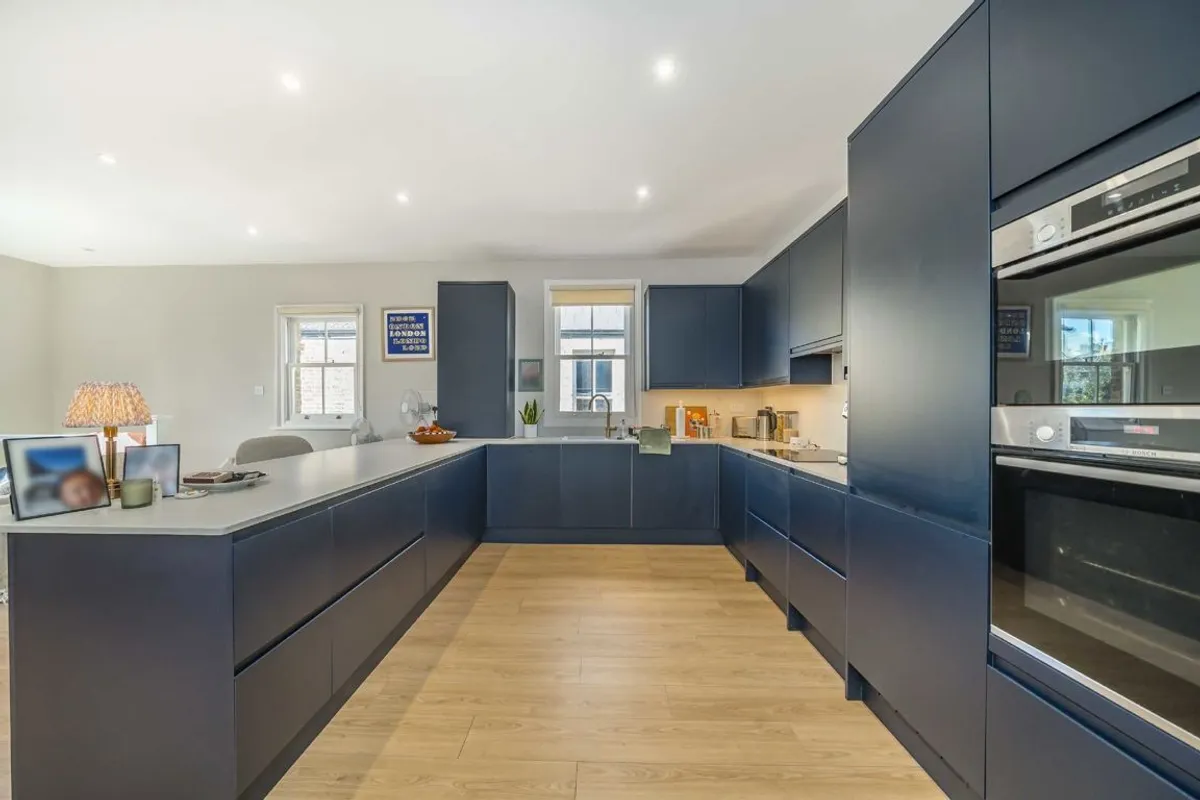 Flat Swaby Road in Greater London