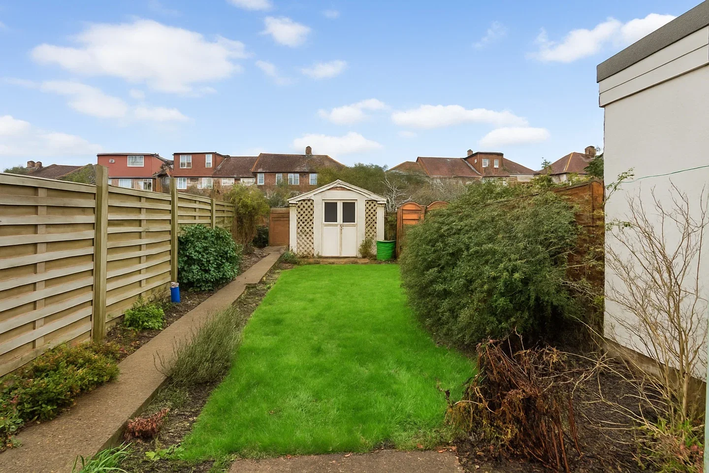 Room Scorton Avenue in Greater London