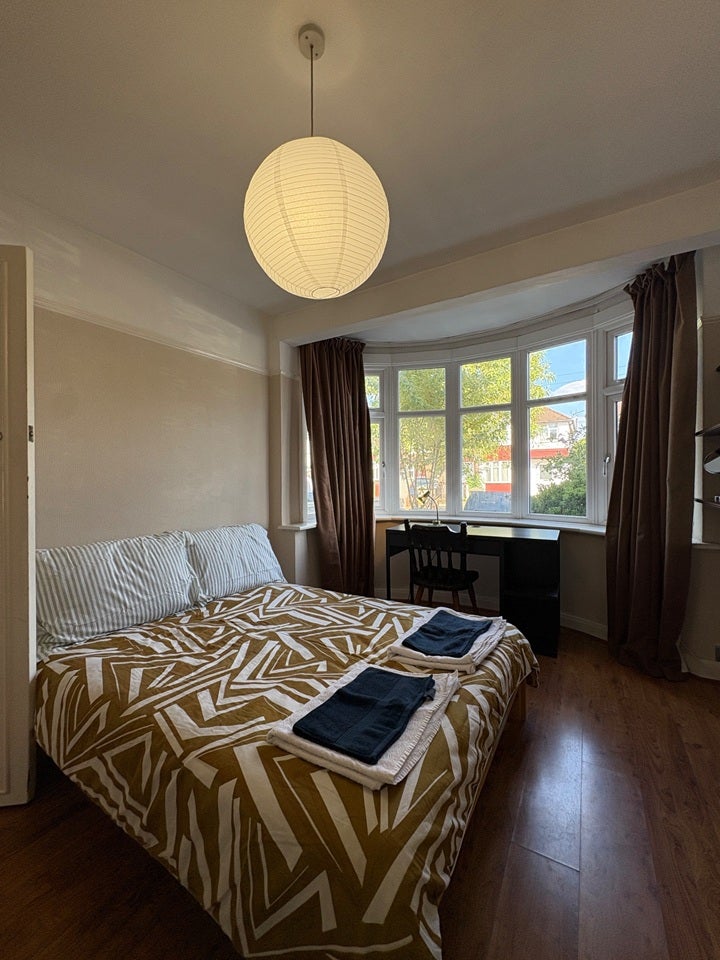 Room Scorton Avenue in Greater London