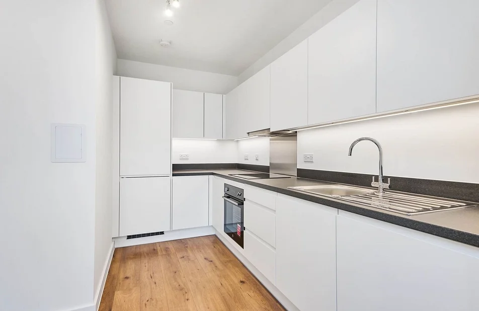 Flat Tallow Close in Greater London