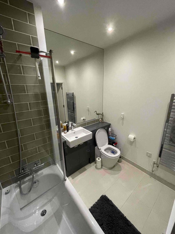 Room Lock Side Way in Greater London