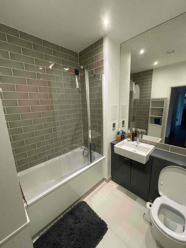 Room Lock Side Way in Greater London