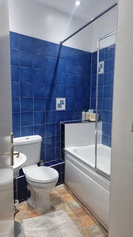 Room Sigdon Road in Greater London
