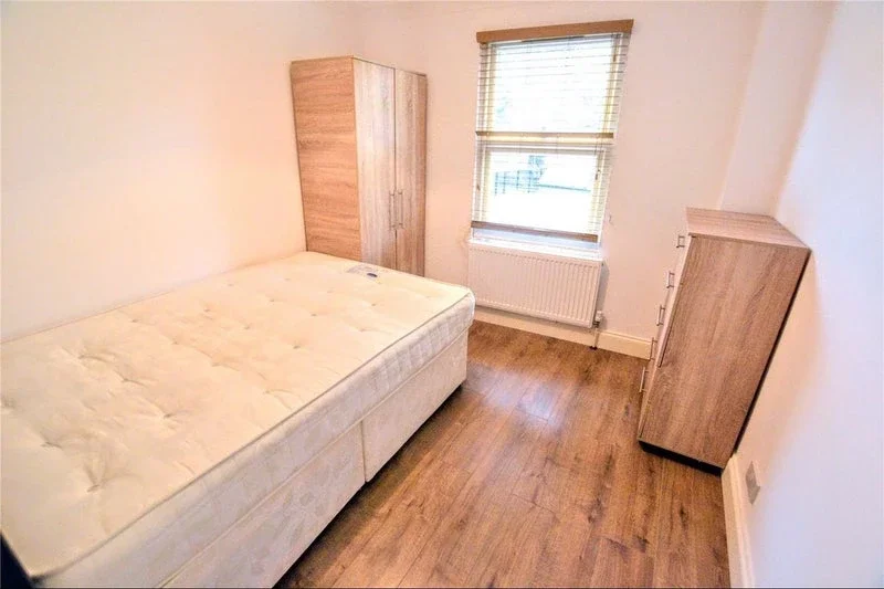 Flat Holbrooke Court in Greater London