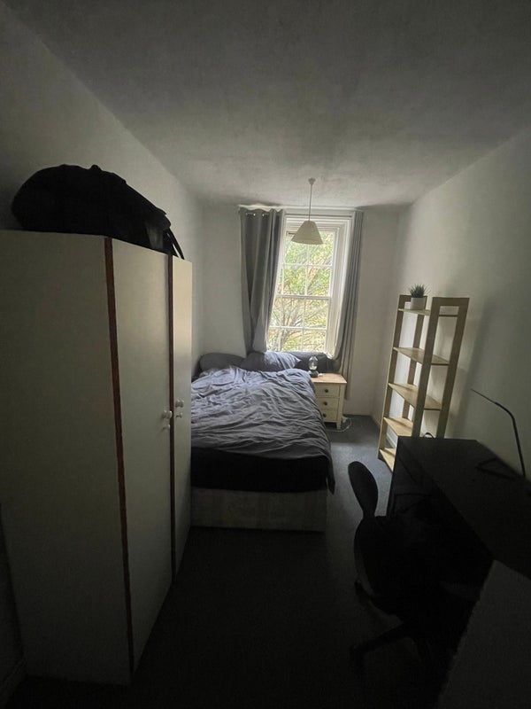 Room Navarre Street in Greater London