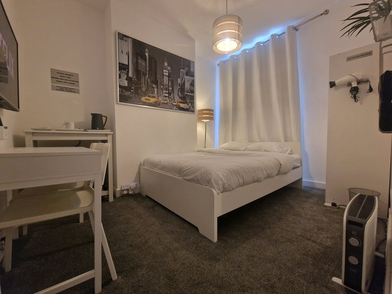Room Frith Road in Greater London
