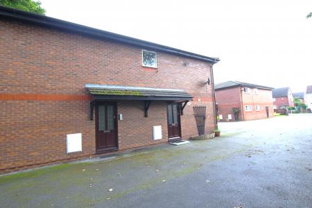 Flat Oliver Lyme Road in Prescot