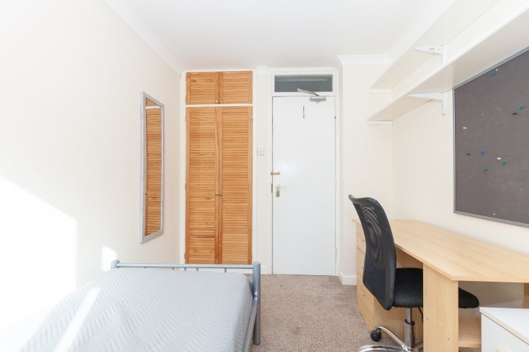 Room Horwood Close in Oxford