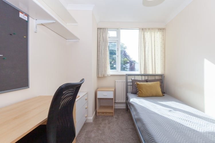 Room Horwood Close in Oxford