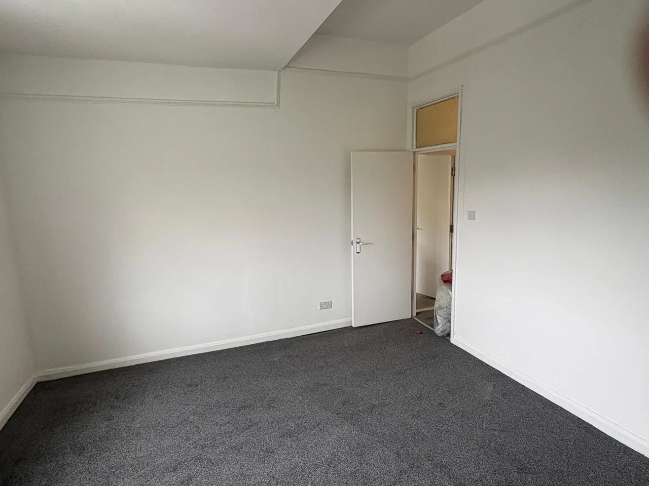Flat Christchurch Road in Greater London