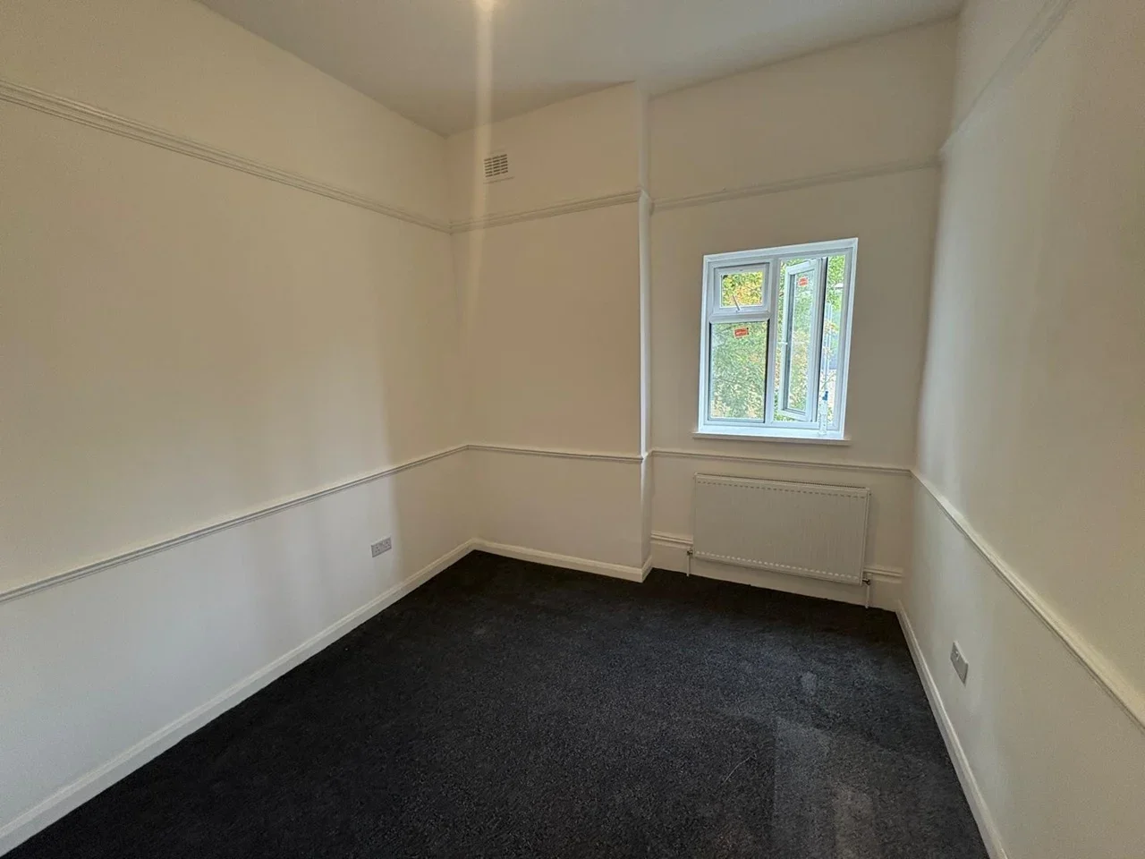 Flat Christchurch Road in Greater London