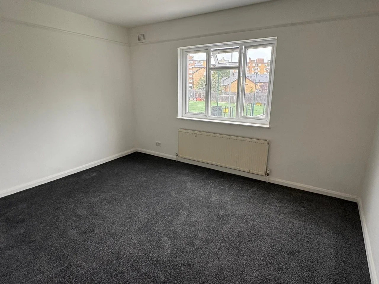 Flat Christchurch Road in Greater London
