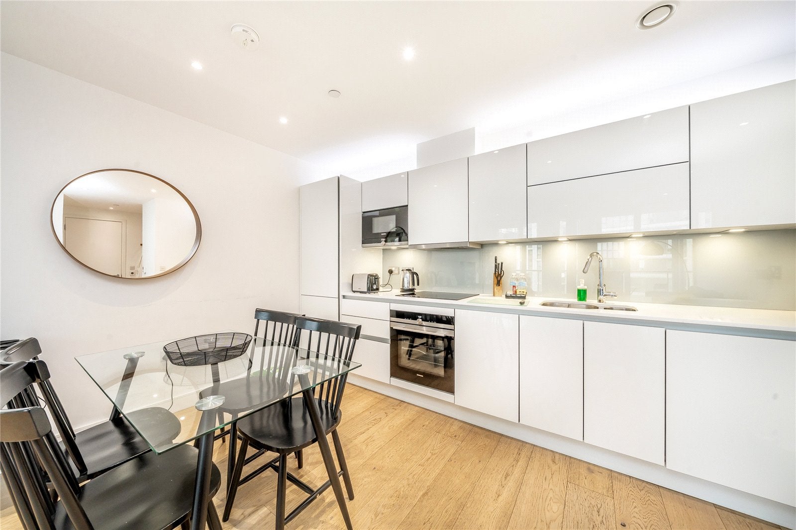 Flat Limeharbour in Greater London