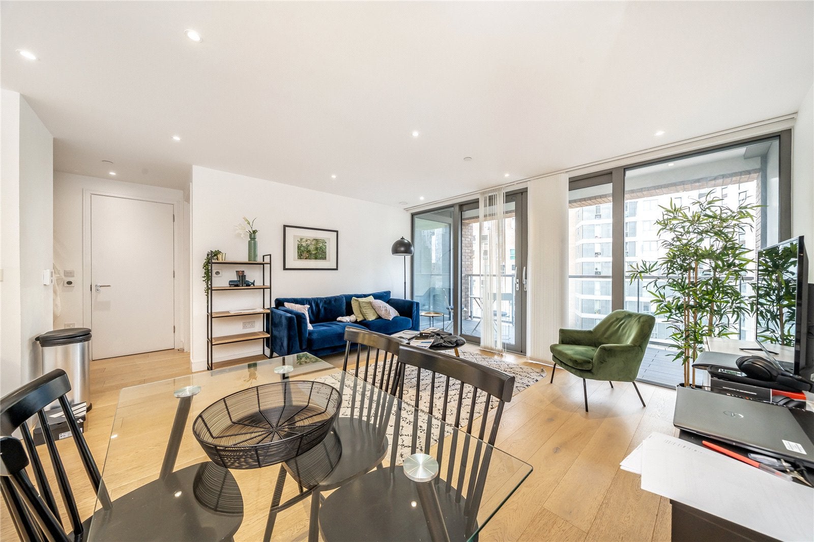 Flat Limeharbour in Greater London