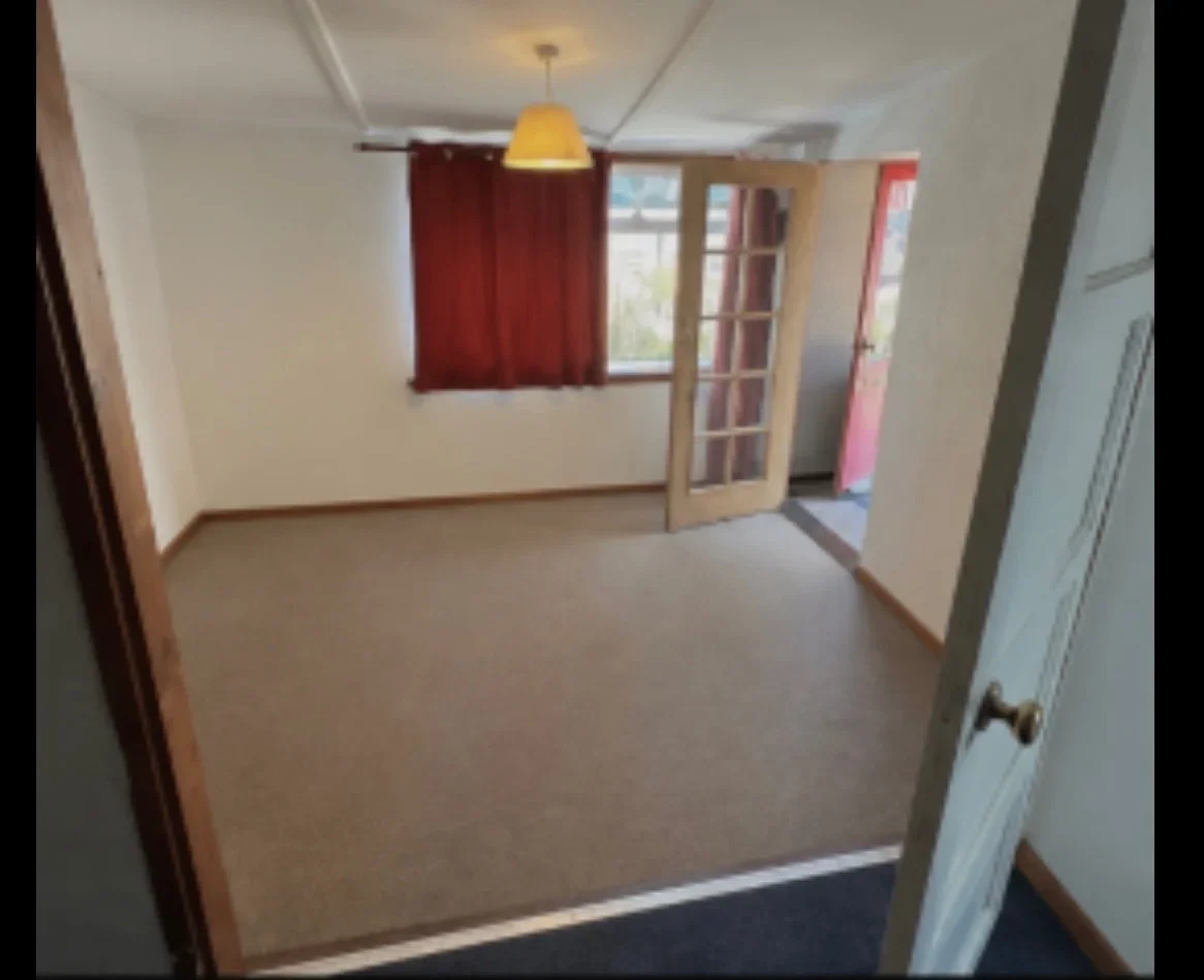 Flat Ifield Road in Mole Valley