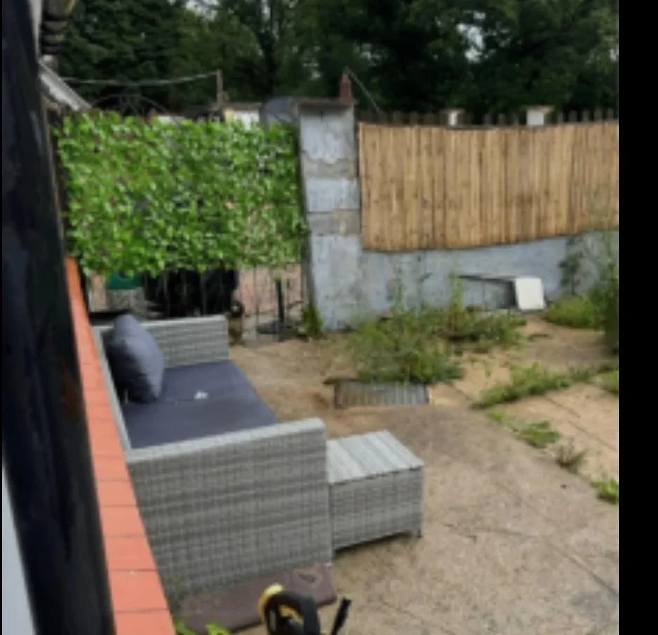 Flat Ifield Road in Mole Valley