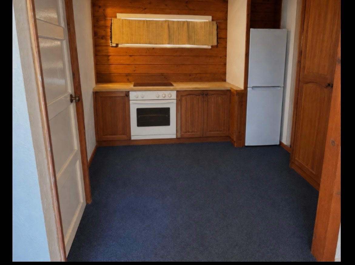 Flat Ifield Road in Mole Valley