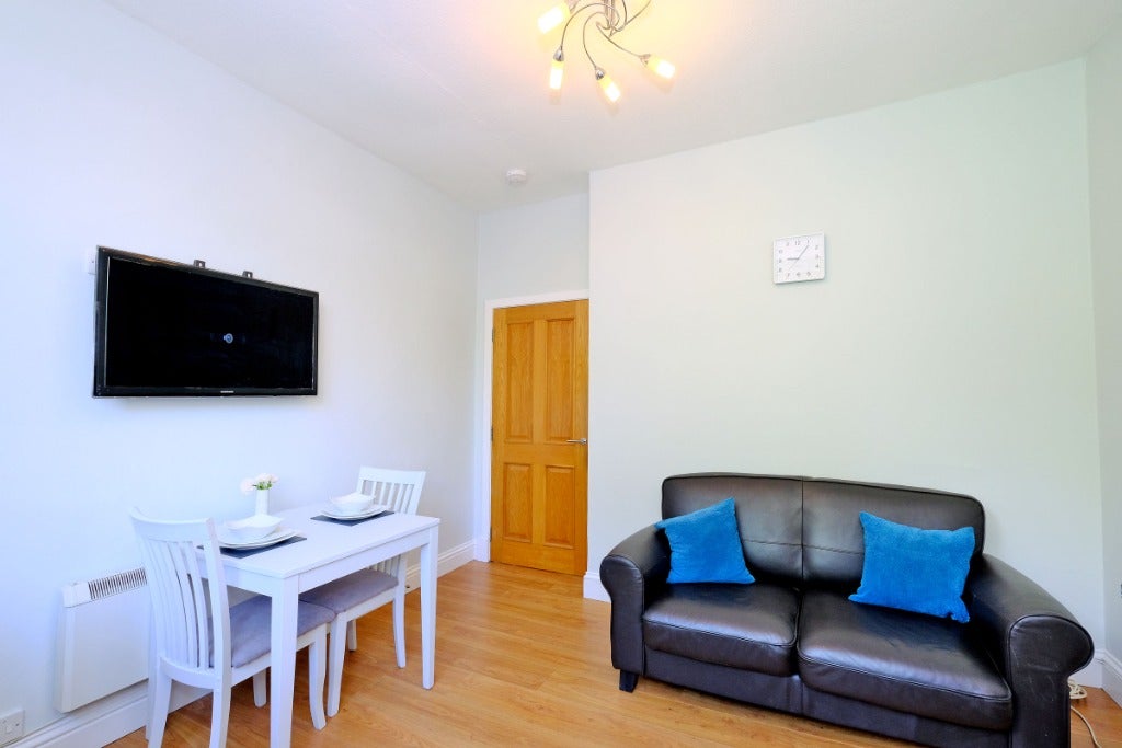 Room Granton Place in Aberdeen City