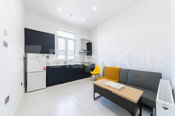 Flat Iverson Road in Greater London
