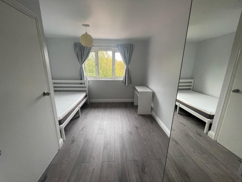 Room Hospital Way in Greater London
