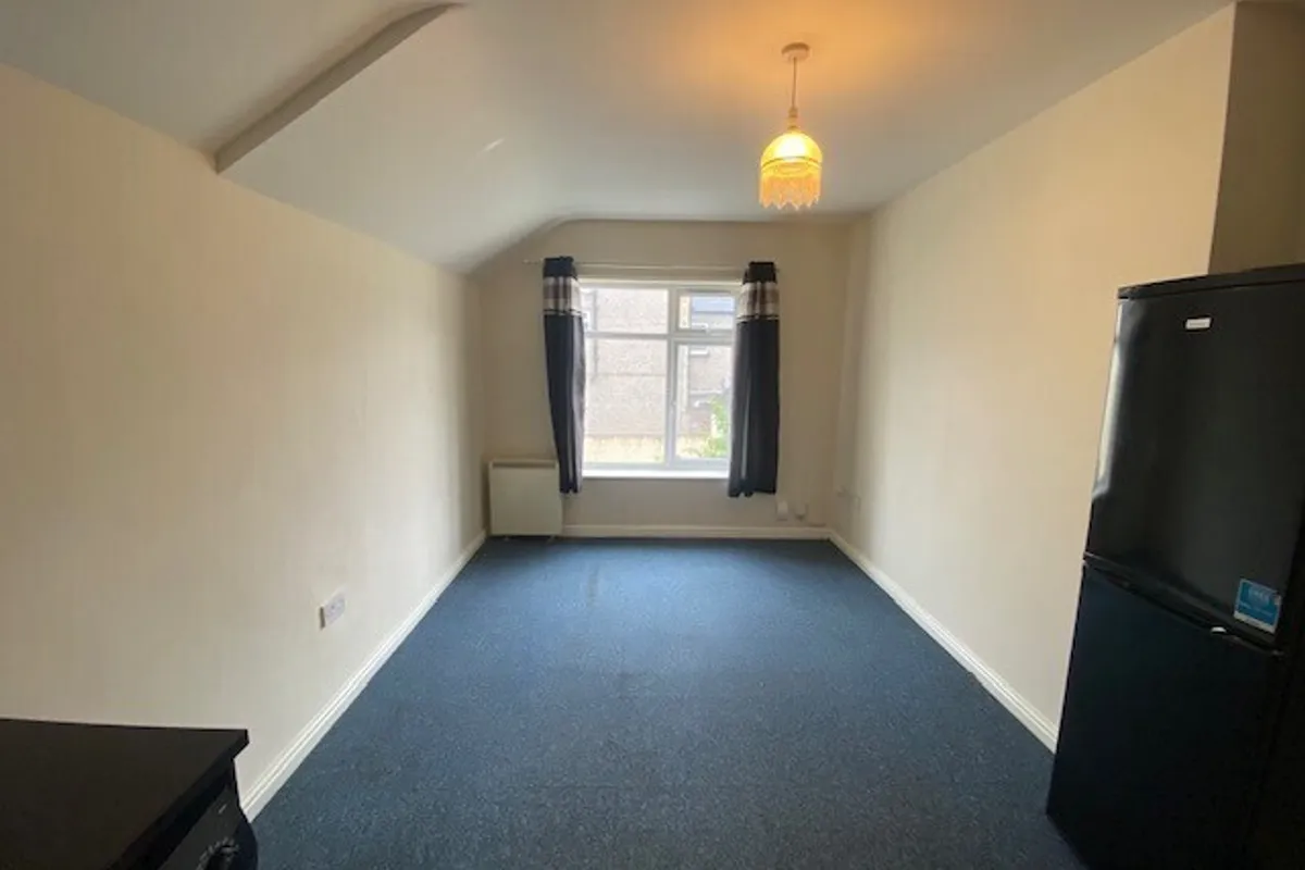 Flat Claude Place in Cardiff
